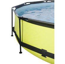 Detailansicht eines Pools mit Stahlrahmen und Wasserfüllung