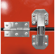 Detailansicht eines Kistenschlosses mit Scharnieren