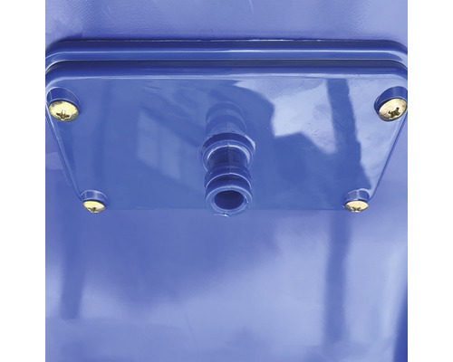 Detailansicht eines Wasserbehälters mit Anschlussstutzen