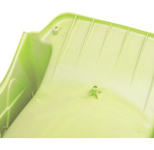 Detailansicht eines grünen Kunststoffbehälters