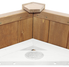 Detailansicht Hochbeet aus Holz mit AXI Logo
