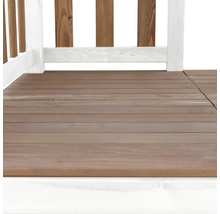 Holzterrasse mit Holzzaun