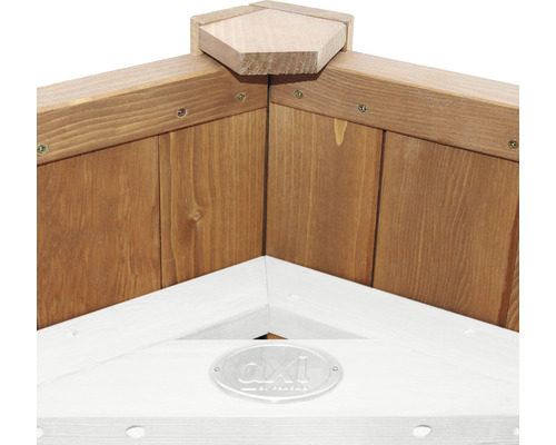 Detailansicht eines Hochbeets mit Holzrahmen und Eckverbindungen