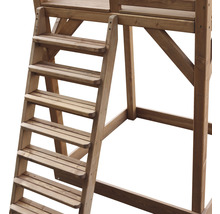 Holzleiter an einem Spielturm