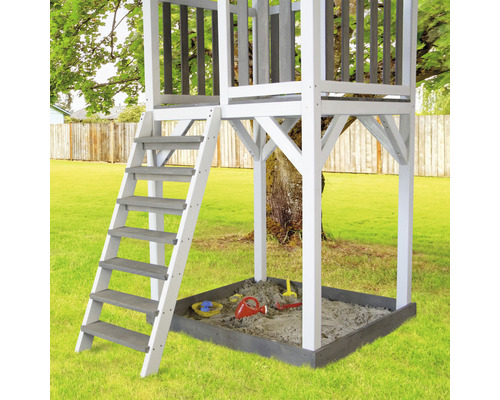 Spielturm mit Leiter und Sandkasten