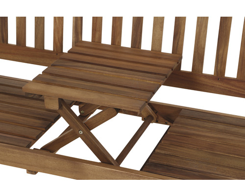 Detailansicht einer Gartenbank aus Holz mit ausklappbarem Tisch