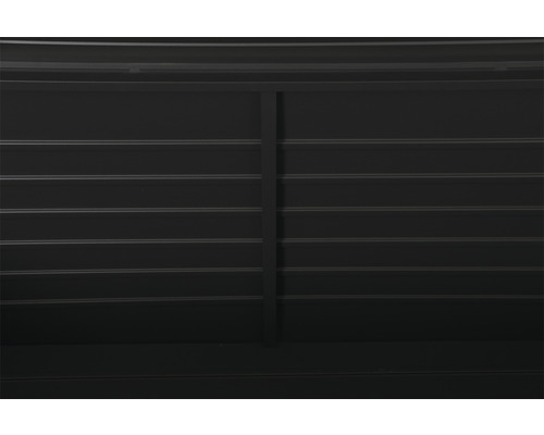 Detailansicht einer Gartenbox mit horizontalen Streifen und einer vertikalen Verstrebung.