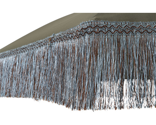 Detailansicht eines Sonnenschirms mit Fransenbesatz