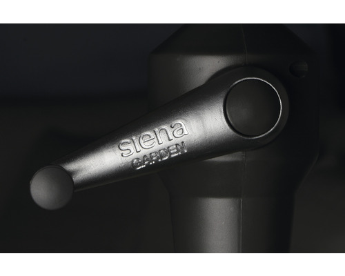 Siena Garden Logo auf einem Gartenschirm