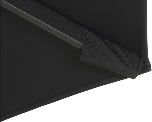 Detailansicht eines Sonnenschirms mit Gestell und Bezug