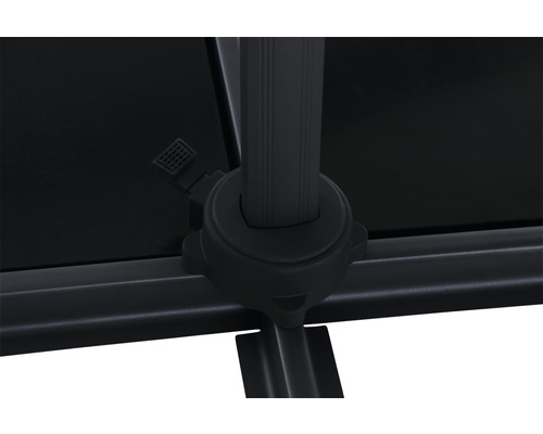 Detailansicht eines Sonnenschirmständers mit Befestigungselementen