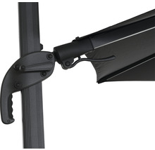 Detailaufnahme eines Sonnenschirms mit Hebelmechanismus zur Verstellung