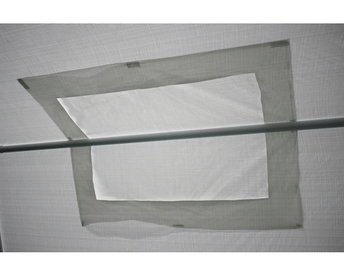 Detailansicht eines Fensters in einem Partyzelt