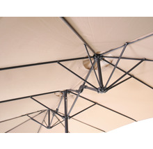 Detailansicht eines Sonnenschirms mit Gestell