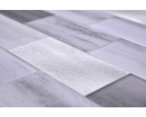 Mosaikfliesen aus Glas und Metall