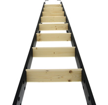 Bodentreppe mit Holzstufen