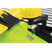 Detailansicht einer Hobelmaschine mit gelbem Stellrad und Justiermechanismus