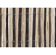 Sichtschutzzaun aus Holz mit Draht