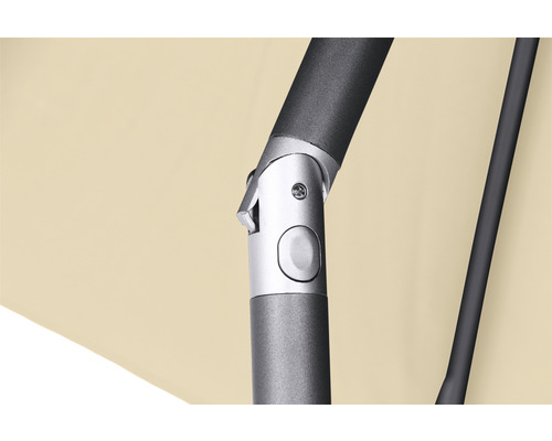 Detailaufnahme eines Sonnenschirms mit Aluminiumgestell