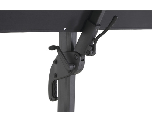 Detailansicht eines Sonnenschirms mit Kurbelmechanismus zur Bedienung