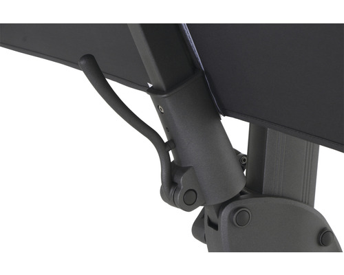 Detailaufnahme des Verstellmechanismus eines Sonnenschirms.