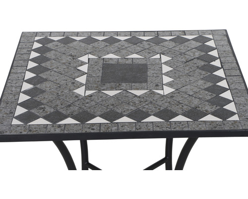 Quadratischer Gartentisch mit Mosaikmuster