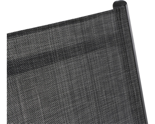 Detailansicht eines Gartenmöbels mit Textilbespannung