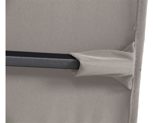 Detailansicht einer Markise mit Stoff und Gestell