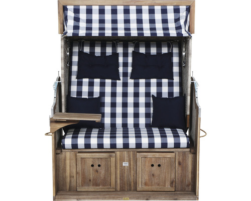 Strandkorb aus Holz mit blau-weiß kariertem Stoff, inklusive Kissen und Ablagetisch