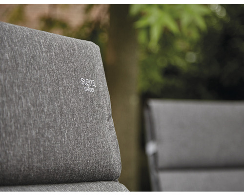 Detailansicht eines Gartenstuhls mit Siena Garden Logo