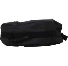 Schwarzer Sandsack mit Griff zur Stabilisierung von Baugerüsten