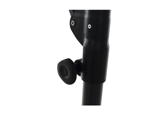 Detailaufnahme eines schwarzen Stativs mit Verstellknopf und Schrauben zur Fixierung.