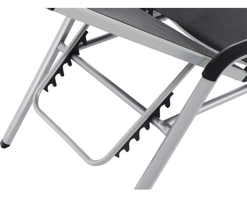 Detailansicht eines verstellbaren Liegestuhls mit Aluminiumrahmen