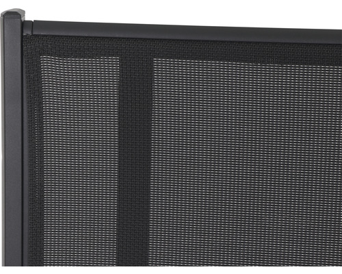 Detailansicht eines schwarzen Insektenschutzgitters