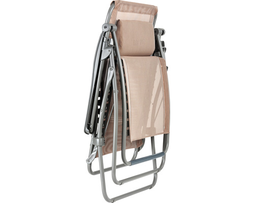 Zusammengeklappter Relaxsessel mit Textilbespannung