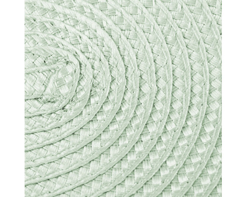 Nahaufnahme eines runden, geflochtenen Tischsets