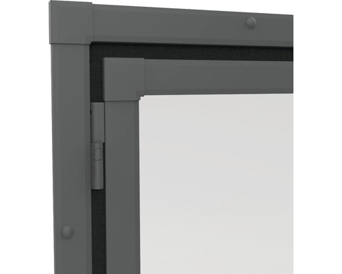 Detailansicht eines Insektenschutzrollos mit Rahmen