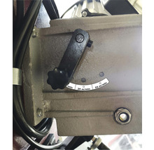 Detailaufnahme einer Maschine mit Geschwindigkeitsregler