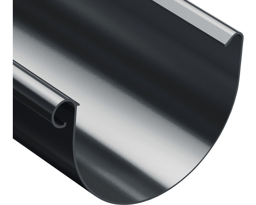 Dachrinne aus Metall im Detail