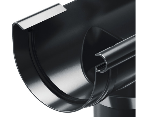 Dachrinne aus Metall im Detail