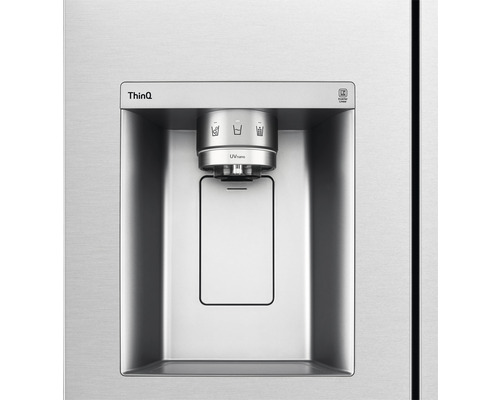 Wasser- und Eisspender eines Kühlschranks mit LG ThinQ Logo