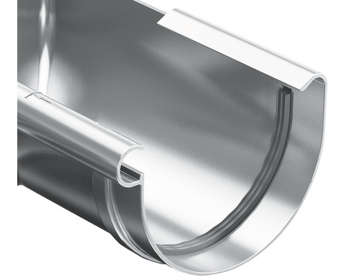 Dachrinne aus Metall im Detail