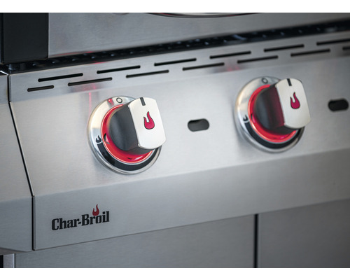 Nahaufnahme eines Edelstahlgrills mit zwei Drehknöpfen und dem Char-Broil Logo.