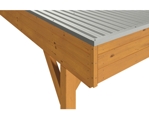 Detailansicht einer Holzkonstruktion mit Metalldach
