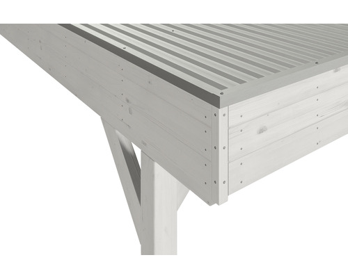 Detailansicht eines Holzpavillons mit Metallbedachung