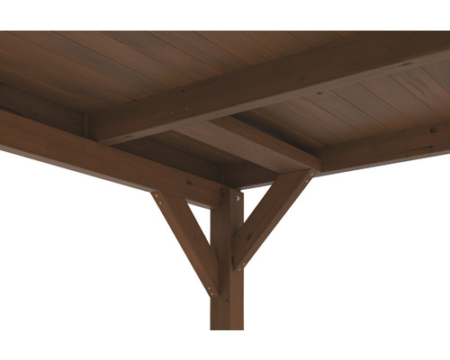 Detailansicht einer Holzpergola mit Holzbalken und Dachkonstruktion