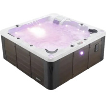 Quadratischer Whirlpool mit Wasser und Beleuchtung