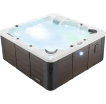 Quadratischer Whirlpool mit Wasser und Beleuchtung