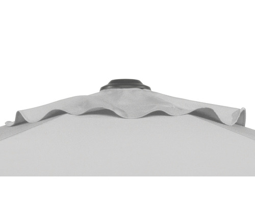 Detailaufnahme eines Sonnenschirms mit Volant