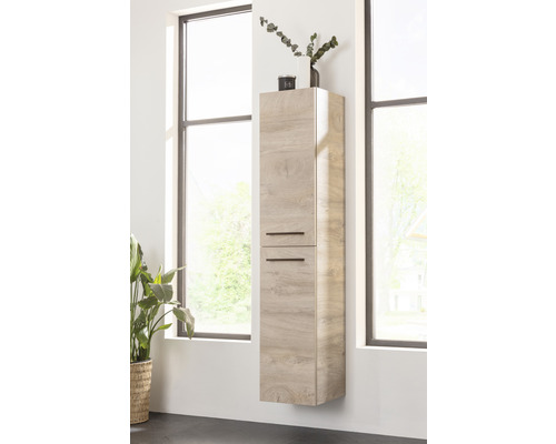 Hängender Badschrank aus Holz mit zwei Schubladen im Badezimmer.